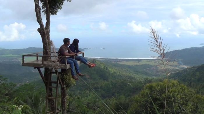 Bukan di Yogyakarta, Wisata Rumah Pohon Ini Juga Tak Kalah Seru
