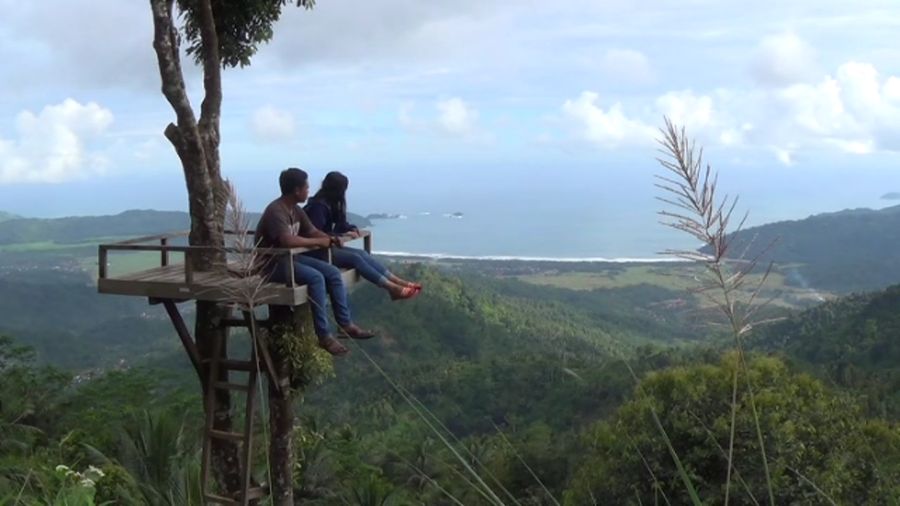 Bukan di Yogyakarta, Wisata Rumah Pohon Ini Juga Tak Kalah Seru
