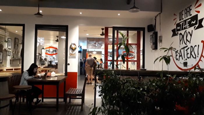 Nasi Rames Jadi Kekinian di Kafe Ini