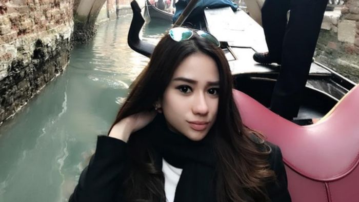 Gaya Mewah Bella Luna Saat Jalan-jalan ke Luar Negeri