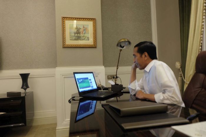 Giliran Laptop Jokowi yang Bikin Kepo Netizen