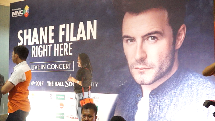 Penggemar Antusias Nonton Konser Shane Filan