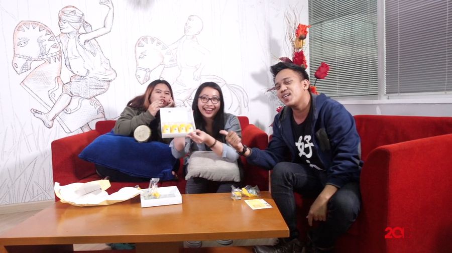 Unboxing Oleh-Oleh : Tokyo Banana Cake