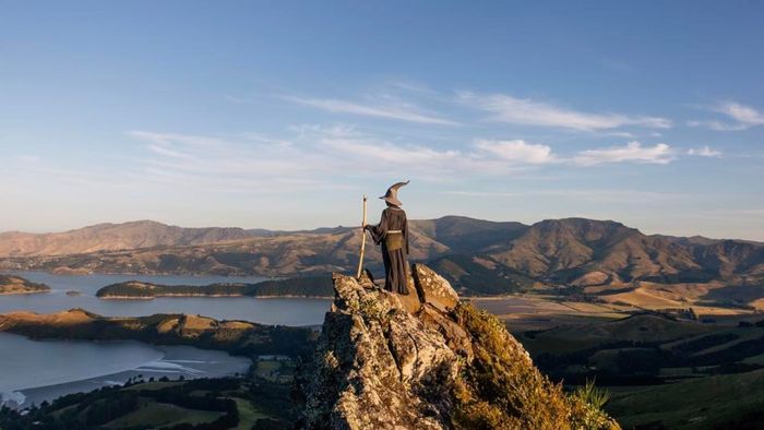 Traveler Ini Keliling Selandia Baru dengan Kostum Gandalf