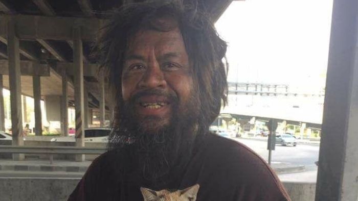 Inspiratif! Tunawisma Jual Jeruk Nipis untuk Beri Makan Kucing
