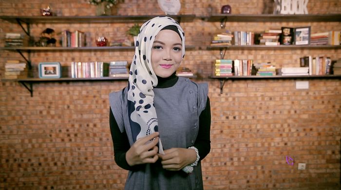 Tutorial: Kreasi Layer Samping Jilbab Segi Empat