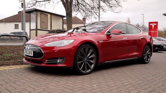 Bos Tesla Tak Ingin Ikut Buat Mobil Terbang