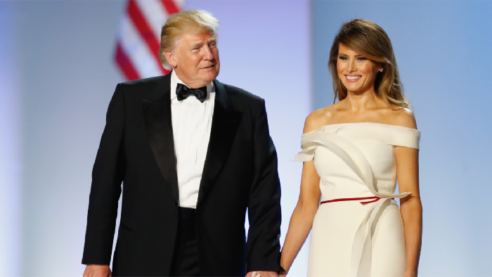 Melania dan Barron Trump Belum Pindah ke Gedung Putih