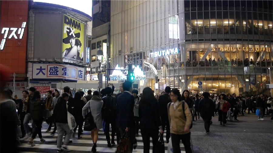 Menjajal Wisata Malam dan Rush Hour di Tokyo