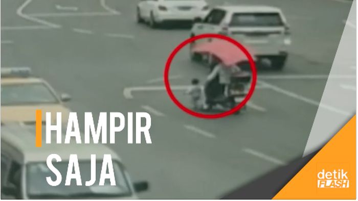 Polisi Selamatkan Balita yang Kabur di Jalan Raya