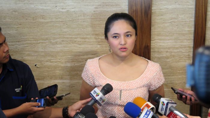 Pakai Kebaya Seksi, Marshanda Diserang Netizen 