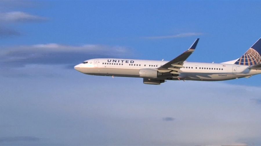 United Airlines Berulah Lagi, Pasangan Kekasih Diminta Turun