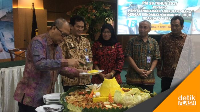 Kemenhub Sosialisasikan Aturan Buat Taksi Online