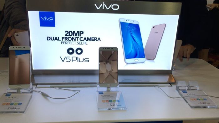 Menjajal Fitur Dual Front Camera di Vivo V5Plus