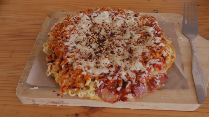 Wah! Ada Pizza Samyang Pedas dengan Lelehan Keju