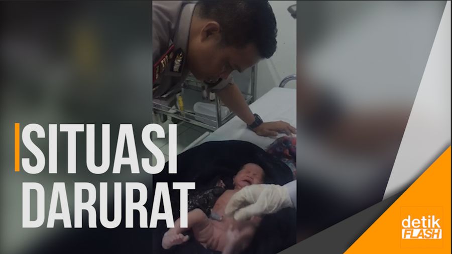 Ibu-ibu Melahirkan di Pinggir Tol Cipali