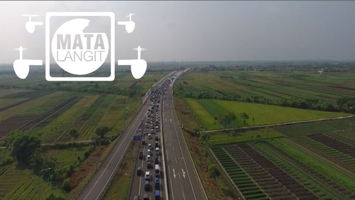Pantauan Drone Gerbang Tol Kaligangsa Pukul 12.00 WIB