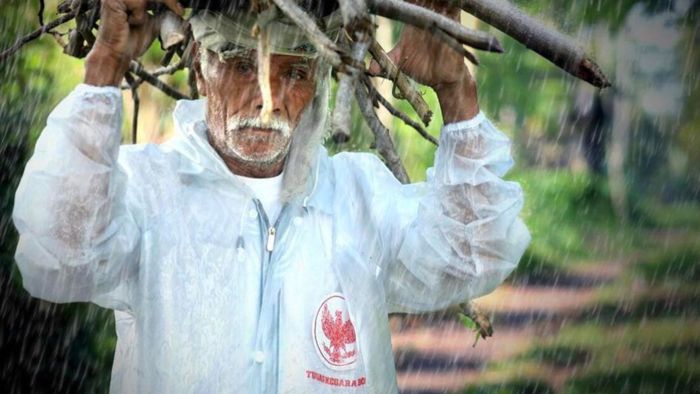 Wah! Gibran dan Kaesang Bisnis Jas Hujan