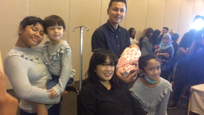 Pertama Kali Melahirkan Caesar, Ussy Sulistiawaty Stres Berat