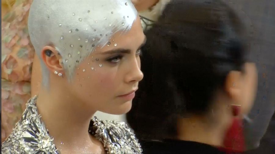 Tampil Plontos, Cara Delevingne Punya Definisi Kecantikan Berbeda