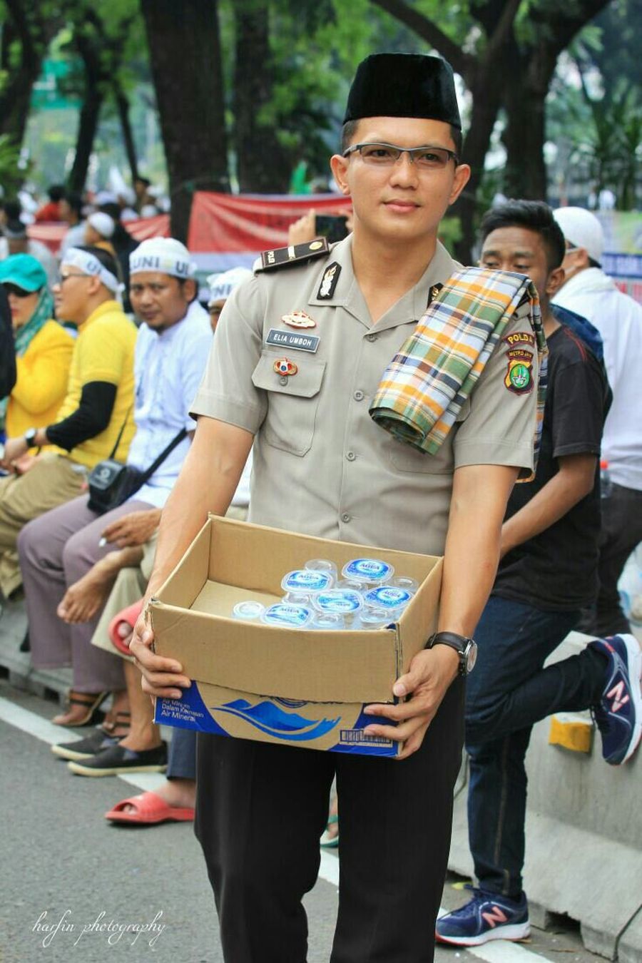 Wih! Ada Polisi Ganteng di Tengah Aksi Damai 212