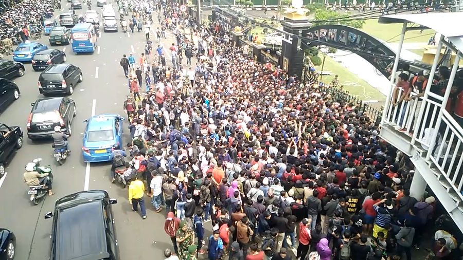 Ribuan Pendukung Timnas Rebutan Tiket Final