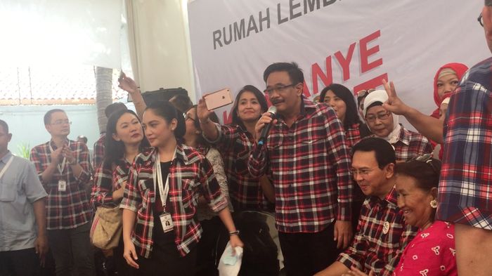 Begini Cara Djarot Semangati Ahok Usai Diperiksa Kemarin