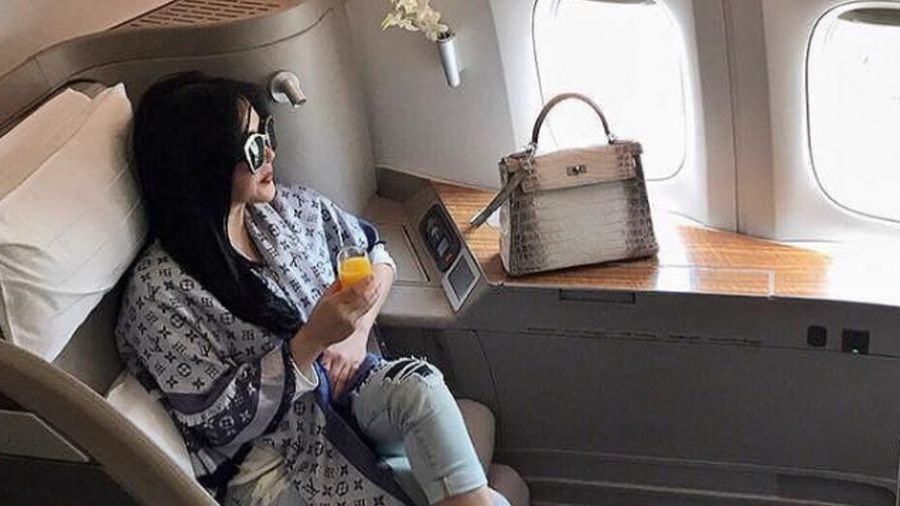Liburan di LA, Syahrini Pakai Tas Hermes Seharga Mobil