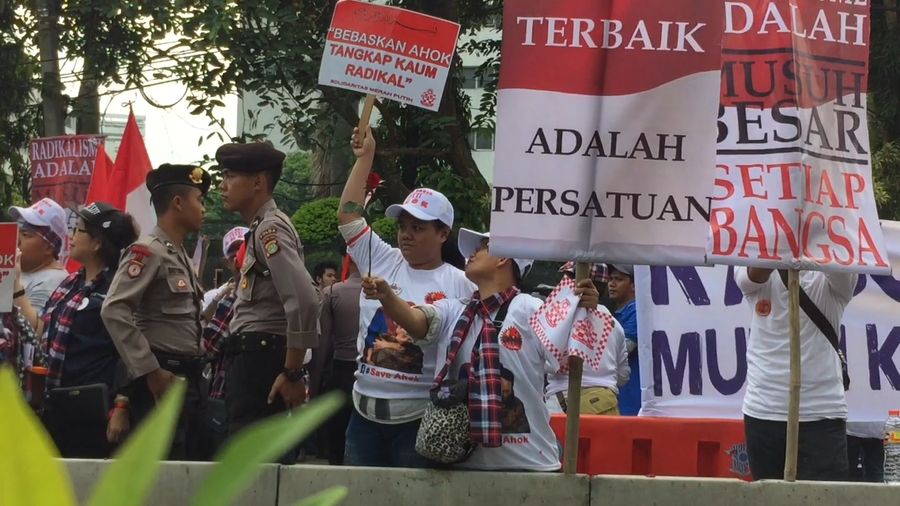 Jalan RM Harsono Dipenuhi Massa, Lalin Tersendat