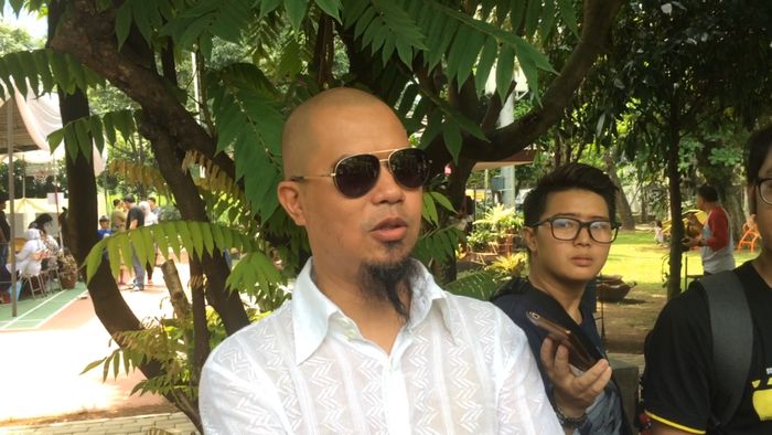 Sandi Kelas Owner, Ahok Kelas Kontraktor