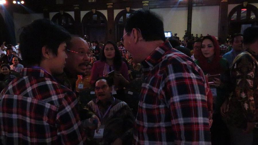 Diskusi Hingga Selfie, Tingkah Paslon Saat Rehat Debat