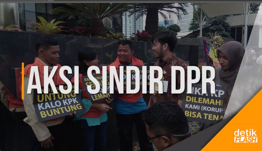 Aksi Tim Pansus Hak Angket Temui Koruptor di Depan KPK