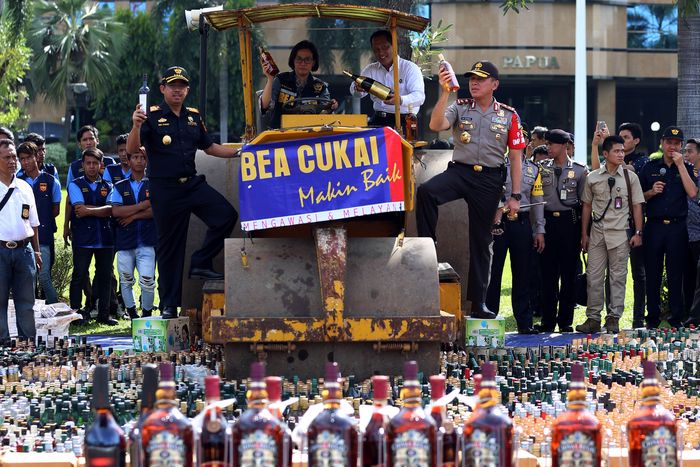 Miras, Rokok, & Sex Toy Ilegal Dimusahkan