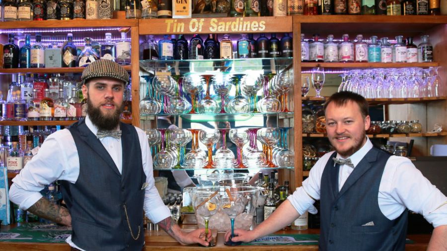 Penampakan Gin Bar Termungil di Dunia