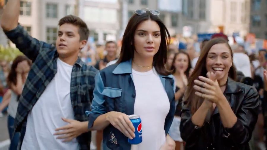 Iklan Pepsi Kendall Jenner Dihujat, Kenapa?