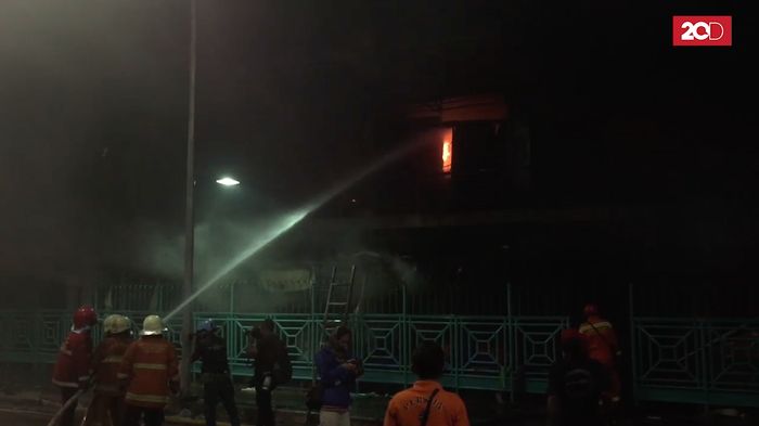 Dari Gelap hingga Gelap, Api Tak Jua Padam