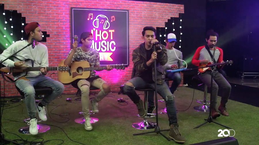 Lyla Bawa Turis di dHot Music