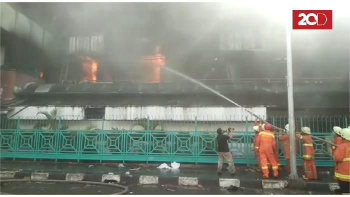5 Jam Berlalu, Api Masih Mengamuk di Pasar Senen