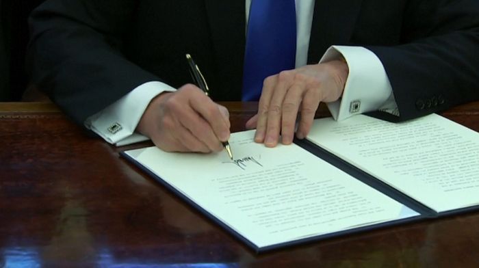 Kebijakan Baru Donald Trump Tuai Kecaman Netizen