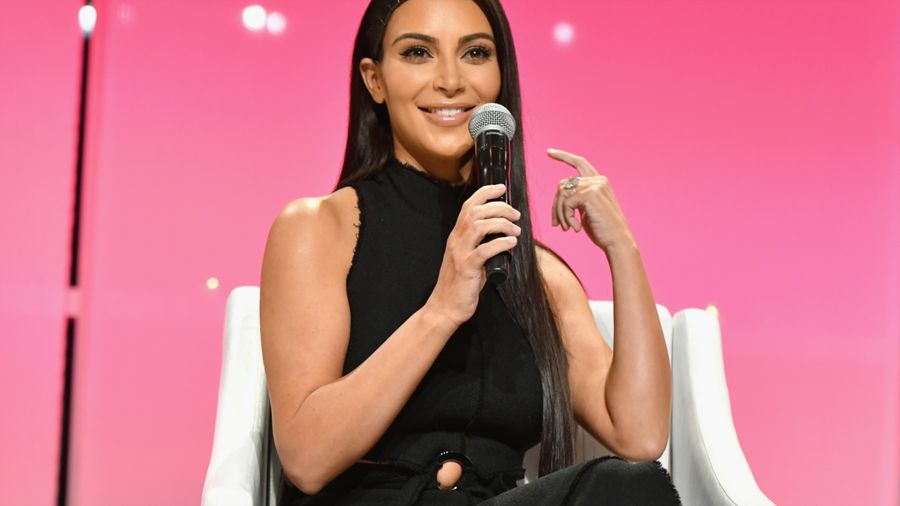 Kim Kardashian Perawatan Kecantikan Bekam Wajah