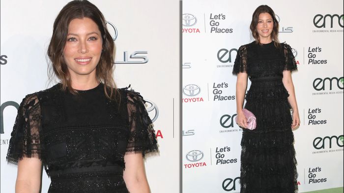 Saking Sibuknya, Jessica Biel Makan Sambil Mandi
