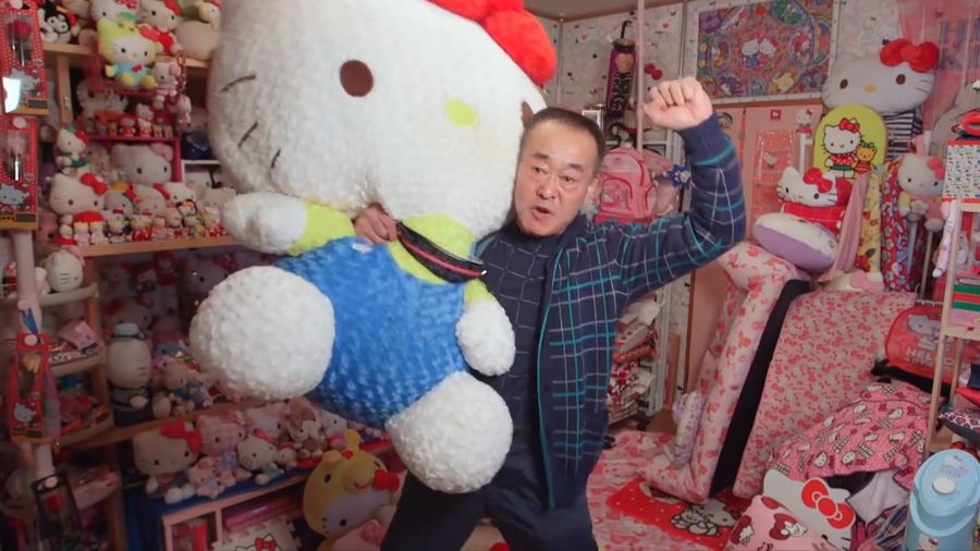 Kakek 67 Tahun Ini Kolektor Hello Kitty Terbanyak