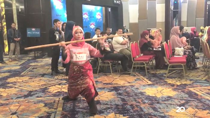 Ada Kostum Kombinasi Tari dan Silat