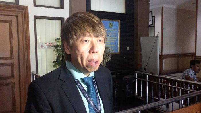 Soal Perceraian, Aming-Evelyn Bertolak Belakang