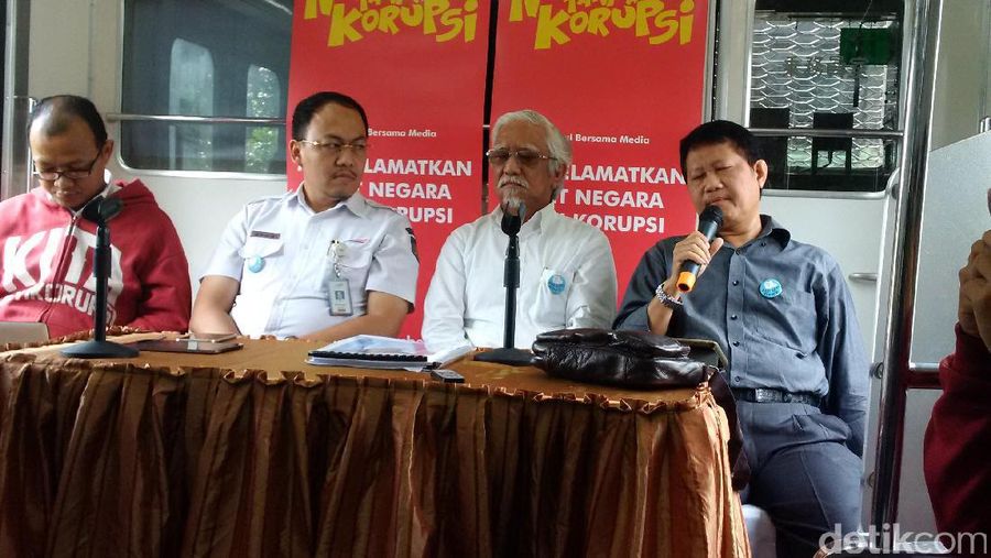 ICW Gelar Diskusi Unik di Gerbong KRL