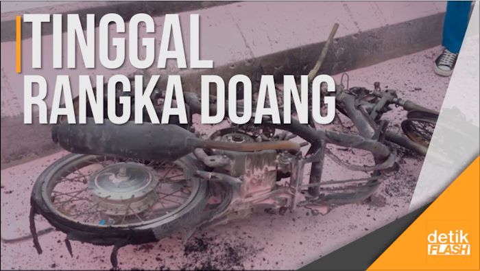 Motor Terbakar di Pasar Rebo Sampai Jadi Kayak Gini