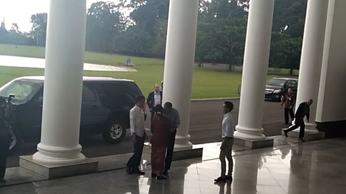 Momen Hangatnya Keluarga Jokowi Menyambut Obama