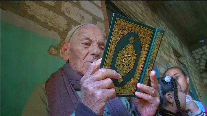 Viral! Kakek Nasrani Ini Ajarkan Cara Baca Alquran