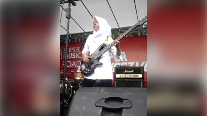 Aksi Keren 3 Hijabers Bawakan Lagu Metal Ini Jadi Viral