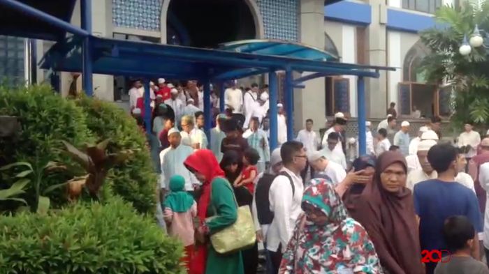 Gerakan  12.12 Usai, Warga Tertib Tinggalkan Masjid 